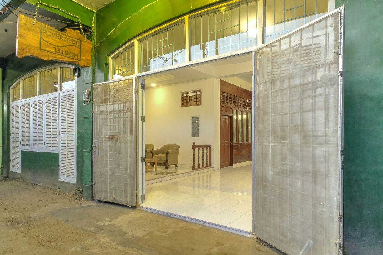 Riverside Hostel Padang Exterior photo