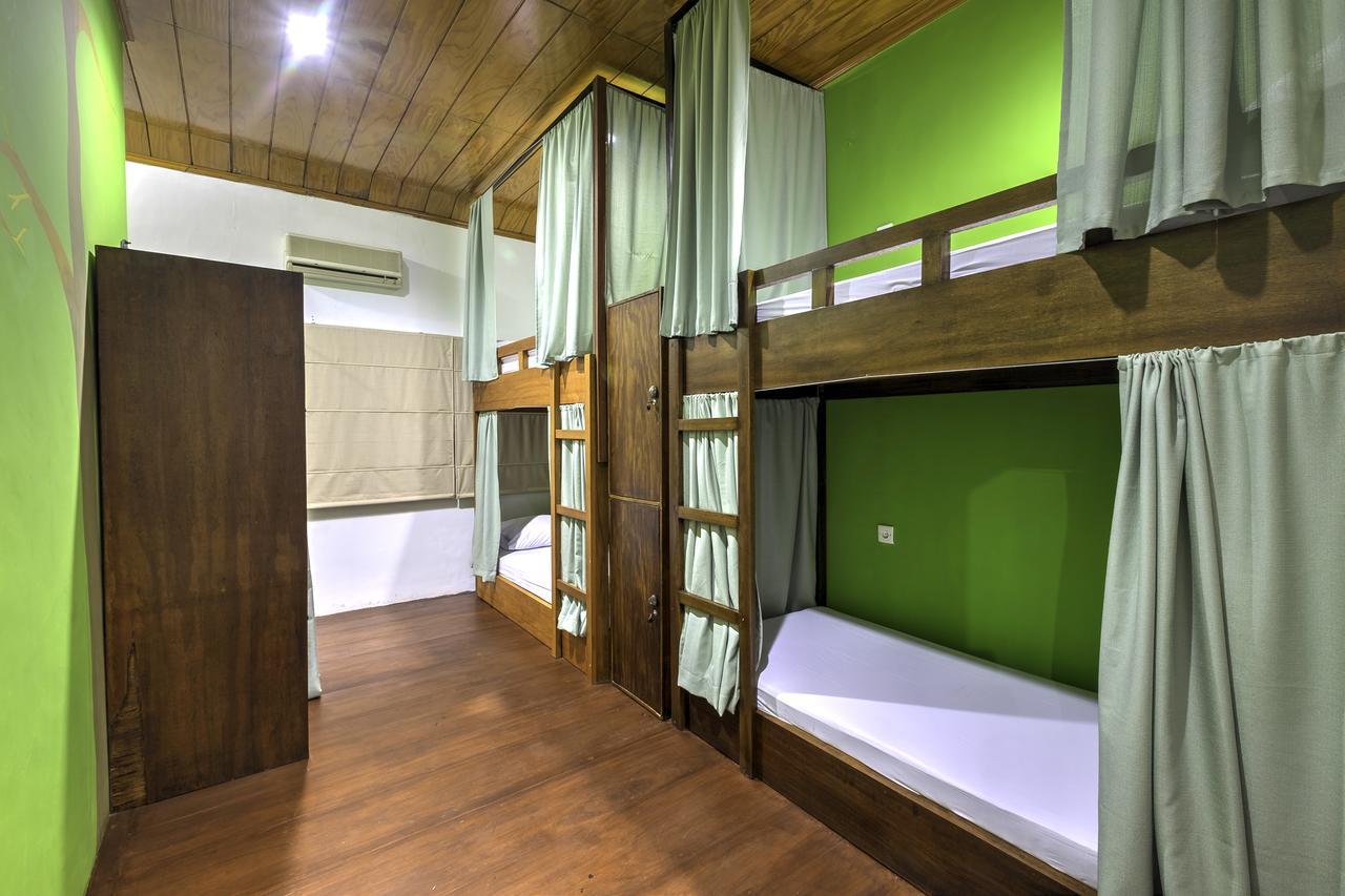 Riverside Hostel Padang Exterior photo